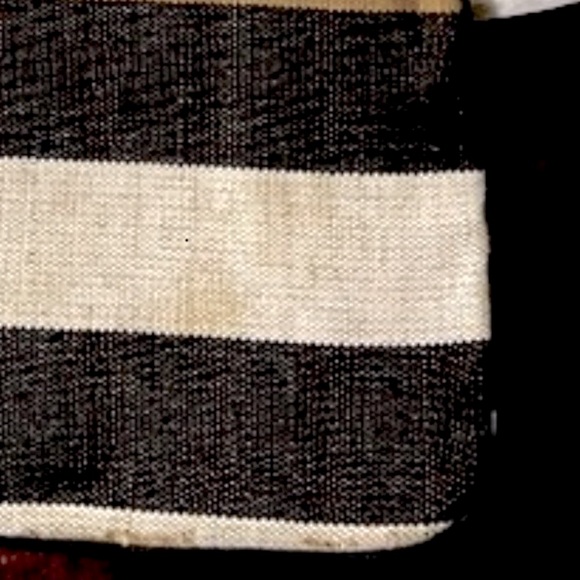 Authentic Burberry cross-body bag..excellent condition - Picture 6 of 9